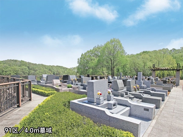 新区画ついおく墓所 階段右下
