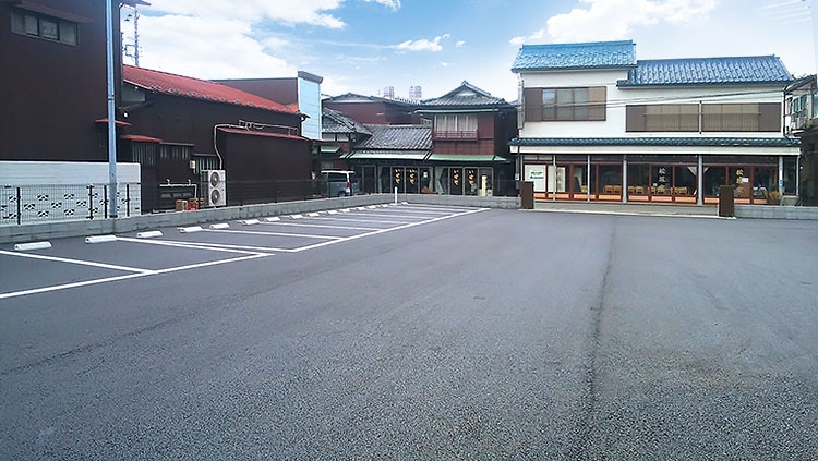 小平支店 駐車場2