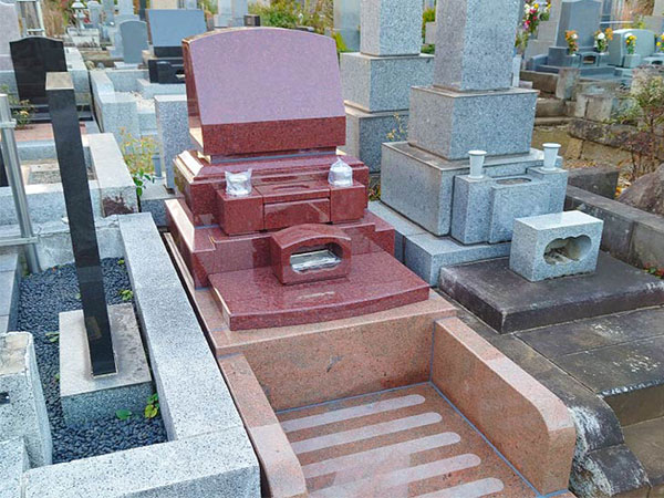 墓石:インド赤石 都立多磨霊園